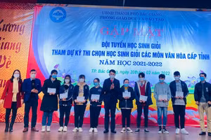 Lãnh đạo Phòng GD&ĐT thành phố Bắc Giang gặp mặt các đội tuyển tham dự kỳ thi chọn học sinh giỏi cấp tỉnh năm học 2021-2022.