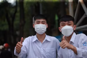 Thí sinh Điểm thi trường THPT Yên Dũng số 2 tự tin sau khi hoàn thành môn Ngữ văn.