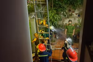 Lực lượng chức năng làm nhiệm vụ tại hiện trường.