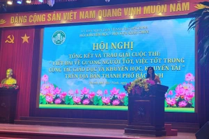 Đại diện Hội Khuyến học thành phố Bắc Ninh phát biểu.