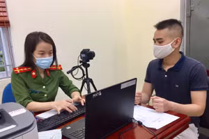 Công an địa phương triển khai cấp CCCD cho người dân.
