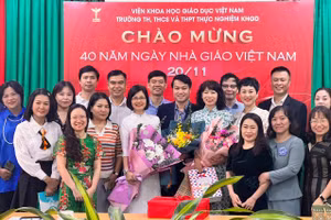 Ban đại diện cha mẹ học sinh tri ân thầy cô giáo nhân kỷ niệm Ngày Nhà giáo Việt Nam.