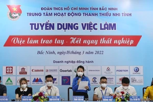 Lãnh đạo Trung tâm Hoạt động thanh thiếu nhi tỉnh Bắc Ninh phát biểu tại chương trình.