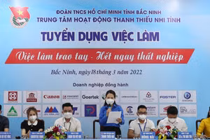 Lãnh đạo Trung tâm Hoạt động thanh thiếu nhi tỉnh Bắc Ninh phát biểu tại chương trình.