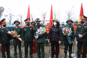 Lãnh đạo Bộ Quốc phòng, Quân khu I và lãnh đạo tỉnh Bắc Ninh động viên các tân binh lên đường nhận nhiệm vụ.
