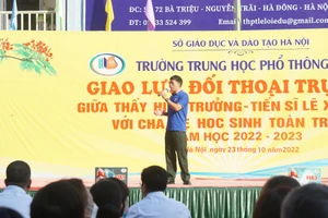 Nhà trường giải đáp những thắc mắc của cha mẹ học sinh ngay tại đối thoại đầu năm học.