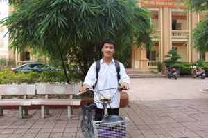 Chiếc xe đạp đã gắn bó với Thạch từ những năm em còn học THCS.