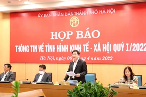 Quang cảnh họp báo thông tin về tình hình KT -XH.