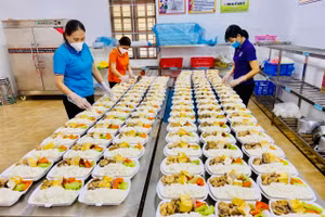 Bếp ăn trường học ở huyện Việt Yên (Ảnh TL).