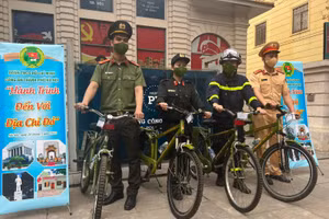 Công an Thủ đô tổ chức đạp xe tham quan “địa chỉ đỏ” giáo dục lòng yêu nước. 