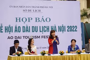 Bà Đặng Hương Giang - Giám đốc Sở Du lịch Hà Nội phát biểu tại buổi họp báo.