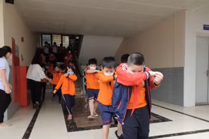 Diễn tập tại lễ ra mắt mô hình thí điểm "trường học an toàn PCCC".