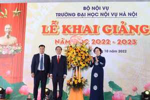 Ủy viên Trung ương Đảng, Bộ trưởng Bộ Nội vụ - Phạm Thị Thanh Trà dự và chúc mừng thầy trò Nhà trường.