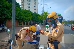 CSGT tuần tra, kiểm soát giao thông trên tuyến.