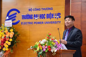  PGS.TS Đinh Văn Châu - Quyền Hiệu trưởng trường Đại học Điện lực phát biểu tại Hội thảo.