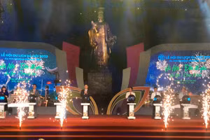 Nghi thức khai mạc Lễ hội Du lịch Hà Nội (Ảnh: HNM).