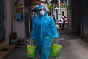 Túi thuốc dành cho F0 cách ly tại nhà sẽ có thêm thuốc đặc trị Covid-19. Ảnh: Độc Lập.