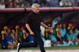 Mourinho ăn mừng như thể đội nhà vô địch Champions League.