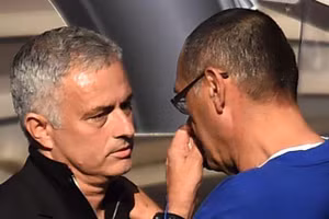 Maurizio Sarri bị đánh giá "lỗi thời" không khác gì Jose Mourinho.