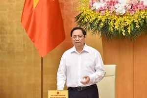 Thủ tướng Phạm Minh Chính: “Điều lớn nhất là qua khó khăn, thách thức, chúng ta càng thấy tinh thần đại đoàn kết toàn dân tộc, thương yêu, đùm bọc lẫn nhau và đoàn kết quốc tế. Những kết quả bước đầu trong thực hiện mục tiêu kép, bảo đảm an ninh - quốc phòng và đẩy mạnh đối ngoại thời gian qua đã giúp tăng cường, củng cố niềm tin của nhân dân với Đảng”. Ảnh: VGP/Nhật Bắc.