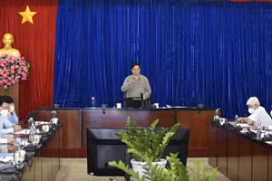 Làm việc với tỉnh Bình Dương, Thủ tướng nêu rõ mục tiêu là cố gắng kiểm soát dịch bệnh nhanh nhất, sớm nhất có thể, chậm nhất tới 15/9 phải kiểm soát được tình hình. Ảnh: VGP/Nhật Bắc.