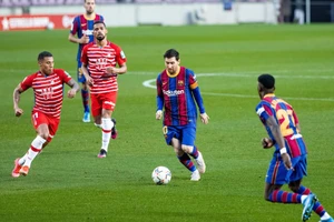 Messi ghi bàn, Barca vẫn thua sốc Granada