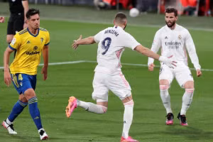 Chỉ cần "bùng nổ" 10 phút, Real Madrid đã thắng dễ Cadiz 3-0. (Ảnh: Getty).