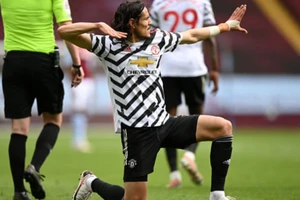 V. Cavani ấn định chiến thắng 3-1 cho Man United.