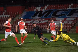 Man City "toát mồ hôi" vào vòng 4 FA Cup