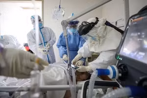 Sức khỏe ca mắc COVID-19 "nguy kịch hơn phi công người Anh" hiện ra sao?