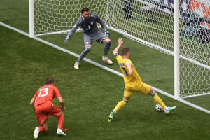 Yarmolenko ghi bàn.