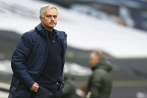 HLV Mourinho đối mặt nguy cơ bị sa thải, sau trận thua Tottenham