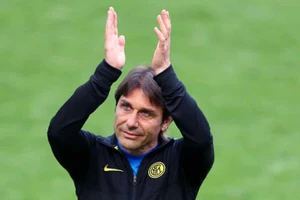 HLV Antonio Conte rời Inter Milan trong sự ngỡ ngàng của tất cả.