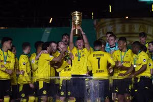 Haaland rực sáng cùng Dortmund đăng quang chức vô địch Cúp Quốc gia Đức