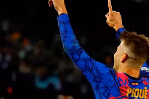 Pique đi vào lịch sử đấu trường Champions Lea.