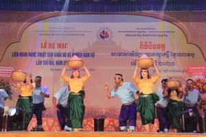 Sinh viên Khmer, “giữ lửa” nghệ thuật Sân khấu Dù Kê Nam bộ.