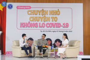 Hai khách mời giao lưu tại chương trình.