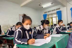 Tổ chức thi thử cho học sinh vào lớp 10