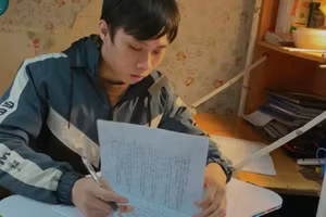 Nam sinh dân tộc Dao vươn lên với nghị lực phi thường