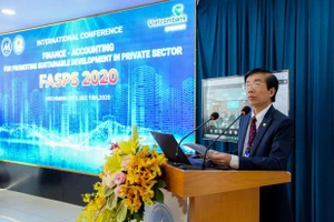 TS Hoàng Đức Long- Hiệu trưởng Trường ĐH Tài chính- Marketing phát biểu tại Hội thảo