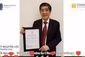 GS Nguyễn Lộc- Hiệu trưởng BVU nhận chứng nhận 4 sao của tổ chức QS Stars dưới hình thức trực tuyến.
