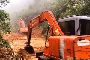 Công tác tìm kiếm các công nhân mất tích tại Rào Trăng 3 tiếp tục gặp nhiều khó khăn.