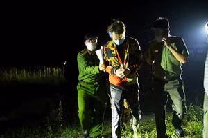 Các đối tượng được bàn giao lại cho Công an Nghệ An để tiếp tục điều tra, xử lý.