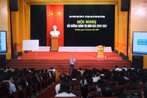 Toàn cảnh hội nghị.