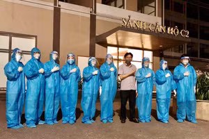 Tòa C2 - Khu chung cư Vinhomes, P Thạch Linh, TP Hà Tĩnh bị phong tỏa đêm qua (10/6).