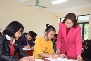 Giáo viên Trường liên cấp tiểu học, THCS Sơn Lĩnh (huyện Hương Sơn) mong muốn được bồi dưỡng vào những dịp hè.