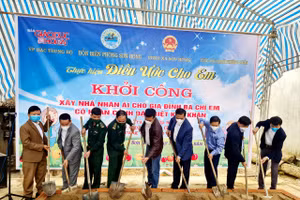 Lễ khởi công xây dựng nhà nhân ái cho 3 chị/em có hoàn cảnh khó khăn tại xã Sơn Hồng, huyện Hương Sơn, Hà Tĩnh.