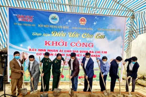 Lễ khởi công xây dựng nhà nhân ái cho 3 chị/em có hoàn cảnh khó khăn tại xã Sơn Hồng, huyện Hương Sơn, Hà Tĩnh.