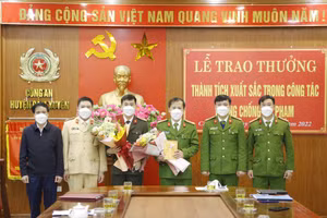 Lễ trao thưởng cho tập thể, cá nhân có thành tích xuất sắc phòng chống tội phạm.