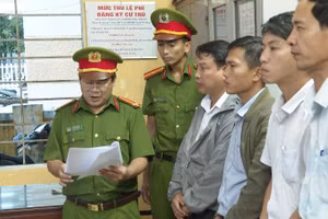 Ông Nguyễn Văn Hòa cùng nhiều đồng phạm bị bắt để điều tra hành vi trái pháp luật.